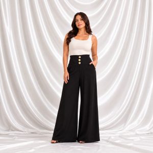 Palazo negro con botones decorativos