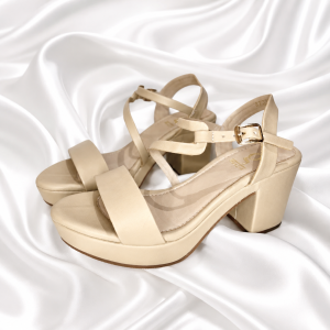 Sandalias de tacon grueso beige claro