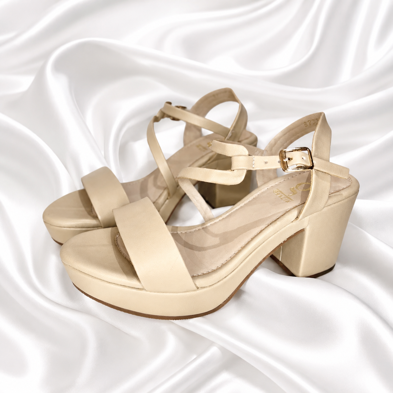 Sandalias de tacon grueso beige claro
